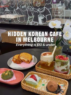 Hidden Korean café located inside Don Arcade, steps from Glenferrie Station & Swinburne Uni @batchy_hawthorn ☕️ EVERYTHING is $10 & under!! Coffee starts from just $4 🤯 What we ordered:  🍫 Dubai chewy cookie ($6) 🍓 Strawberry mochi ($6) 🍪 Matcha macadamia cookie ($5.5) ☕️ Batchy’s yuzu mont blanc ($8) 🍵 Iced strawberry matcha ($7.5) 🥪 Kimchi tuna melt toastie ($10) Overall, we had a great experience here. Everything was yum, the owners were really friendly, and the place was cozy. Definitely a must visit when you’re in Hawthorn! 🤍 💌 thank you for having me @Conx Group  #BatchyHawthorn #MelbourneCafe #Swinburne       #MelbourneEats #HawthornCafe 