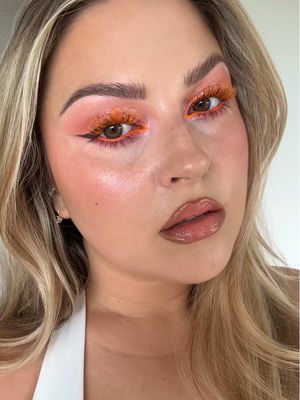 Orange 🧡 never been more indecisive in my lifeeee 👱🏼‍♀️ ps this top is from Stax it’s fire 