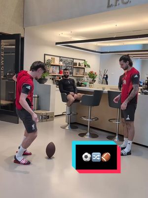 ⚽🔀🏈 The Reds are in Super Bowl spirit ahead of #SBLX 😅 #SuperBowl #Liverpool