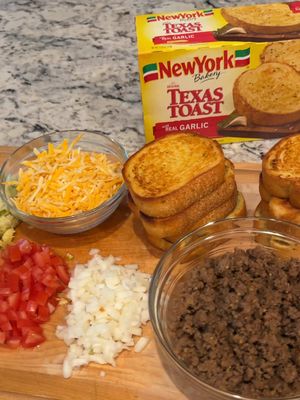 Texas Toast Taco Bites @New York Bakery crunchy, delicious and exactly what my family craves. #ad #bakeittilyoumakeit #texastoast #family #meals  