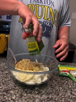 And the Husband of the Year Award goes to... @lifewithmeghz's hubby for knowing the Big Game is all about the dip 🏆 🏈 #Knorr #biggame #appetizer #spinachdip