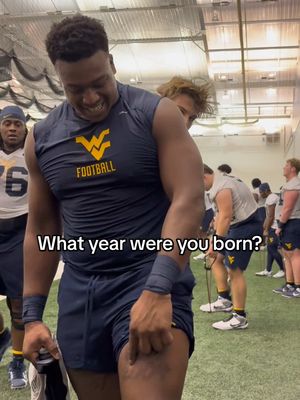 they’re all youngins ⏰ #born #trend #wvufootball #cfb 