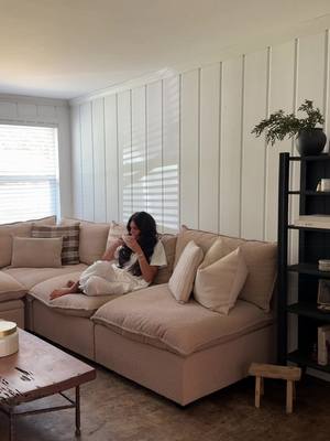 Our sofas are made for slow mornings.  🔎 Kova Pillow Cushion L-Shape + Ottoman in Fawn Performance Bouclé custom crafted for @chelseajanie