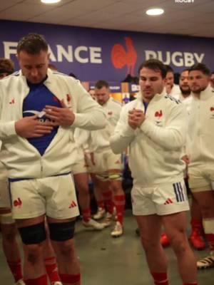 👀 POV: Dans le vestiaire des Bleus 30 secondes avant le coup d'envoi 🔥 #XVdeFrance #SportsTikok #SixNationsRugby #Rugby 