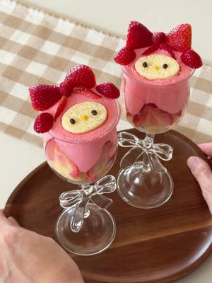 let’s make my melody strawberry shortcake cups 🍓🎀 #sanrio #ValentinesDay #mymelody 