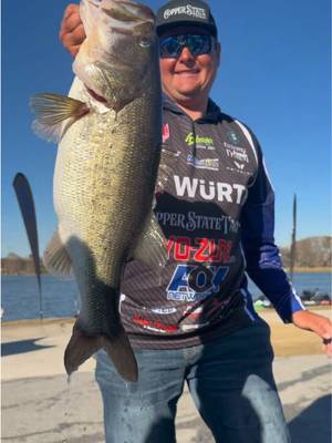 THAT'S why you come to Florida. Check out this 8-pound, 14-ounce toad that earned local stick Bobby Bakewell Day 2 @berkleyfishing Big Bass honors and helped him punch his ticket to Championship Sunday at Stop 1 Presented by @B&W Trailer Hitches.  💰🎣   @TW @MillerTech Lithium @ #Florida #BigBass #ShareMyLake #ohmy #beast 