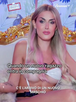 Allacciate le cinture ✈️  #ItaliaShore è disponibile su su Paramount+