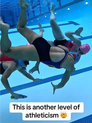 I want to believe they have 4 lungs instead of 2 😂  #watersports #waterpolo #polo #swim #womeninsports  (via underwater_torpedo_league/IG) 