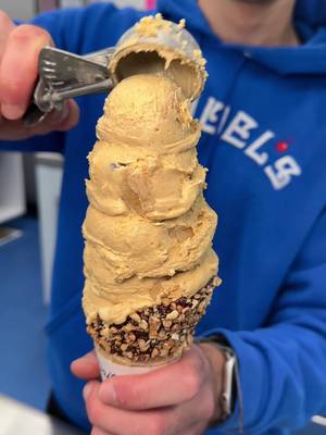 Some flavors are meant to be shared. But Graham Central Station? You’ll probably want to keep this one all to yourself. 😉 #handelsicecream  #grahamcentralstation