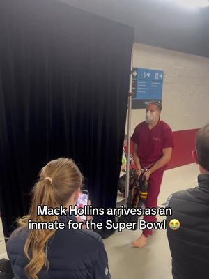 Mack Hollins does pregame differently 😭🔥(@patriotsclns) #nfl #SuperBowl #patriots #seahawks #funny 