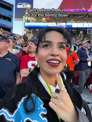 And there’s a football game ❤️❤️❤️so sweet!! #badbunny #SuperBowl #nfl 