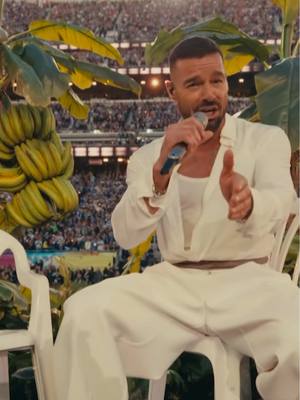 RICKY MARTIN IN THE HOUSE! @Ricky Martin #AppleMusicHalftime #badbunny #SuperBowl #nfl 