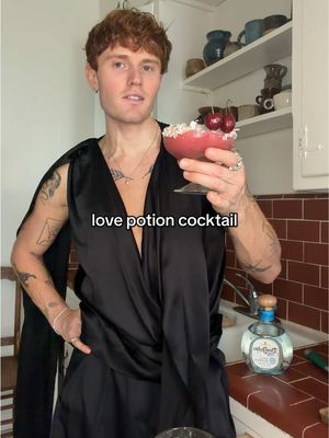love potion cocktail for valentines partyyy  #cocktails #galentines #hosting 