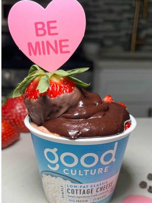 pick me. choose me. spoon me. 🍫🍓 Chocolate Covered Strawberry Cottage Cheese Cup Chocolate cream base:  • 1 single serve Good Culture cottage cheese cup • 1/2 tbsp mini chocolate chips • 1/2 tbsp cocoa powder  • 1.5 tbsp maple syrup  Fresh strawberry layer: • 1/4 cup fresh strawberries, chopped & pat dry  Chocolate ganache topping: • 2 tbsp cocoa powder • 1 tbsp milk of choice • 1.5 tbsp maple syrup Method: 1. Add all chocolate cream base ingredients to an immersion blender cup & blend until smooth. Transfer mixture back to good culture cup.  2. Add fresh strawberries in a thick layer and tap cup on the counter a few times to level. Transfer to the freezer while working on the ganache.  3. In a separate bowl, whisk together all ganache ingredients until smooth and glossy. Spoon mixture over strawberry layer. 4. Freeze for about 20 minutes (optional for a colder treat, this can also be enjoyed right away!) 5. Top with a chocolate covered or plain strawberry if desired, serve & enjoy!