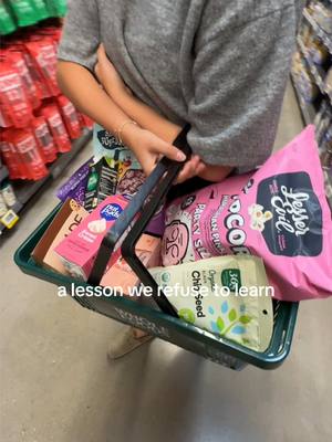 no, I don’t need a cart #armday #groceryshopping #wholefoods #nutpods 