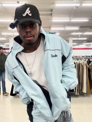 Speed-Run Thrifting🫨 #fyp #thrifting #vintagefashion @sellraze 