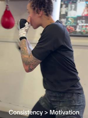 Consistency over motivation. Some days I don’t feel like showing up. I show up anyway. That’s the difference. 🥊 #fyp#boxing#gym#motivation#fypシ