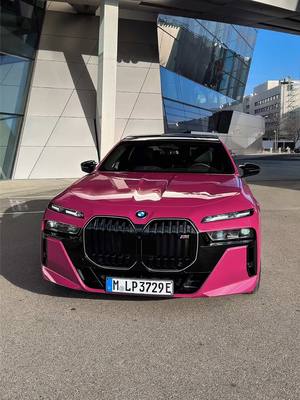 the (ruby) star of the show 💗 #BMW #BMWlove #fyp BMW i7 M70 xDrive: Mandatory information according to German law ’Pkw-EnVKV’ based on WLTP: energy consumption combined: 23,7 kWh/100 km; CO₂ emissions combined: 0 g/km; CO₂ class: A; electric range: 490 km.