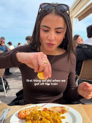 Recap of everything I ate in València! This was my second weekend trip since being in Madrid and it was only a two hour train ride away. Highly recommend! 🇪🇸🍝🍫 📍Cult Café, pan con tomate + avocado and eggs 📍Escalones de la Lonja, aqua de València  📍Santa Rita, bolognese pasta  📍Horchateria de Santa Catalina  📍El Trompo Valencia, paella de marisco #valencia #valenciaeats #studyabroad #studyabroadlife #collegestudent