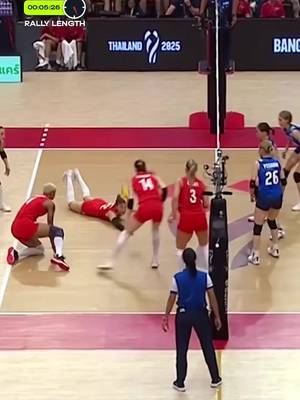Genius IQ move from Erdem 😳🌍 #volleyballworld #volleyball #rally #vargas 