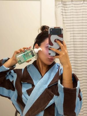 #neutrogenapartner the way both me and my skin are so happy to have a simple staple skincare item that hasn’t let us down 😭 #evenlyclear 