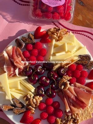 Our dream date cute #fruitist #ValentinesDay #hosting #easyrecipesathome #datenight 