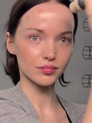 #DoveCameron is dabbling in bronzer, and she’s liking what she sees 🪞Tap the link in bio to watch Cameron’s full 10-minute beauty routine. 