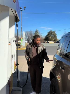 Being more intentional with my money — even the small stuff. ⛽️ Everyday spending turning into fuel savings at Shell. #ad #paidpartner#shellpartner #sponsored
