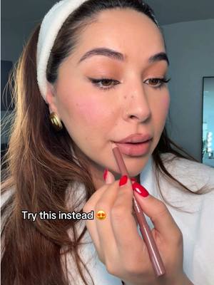 How to over line your lips!!!! Try this and thank me later! Lipliner is @Summer Fridays #lipliner #makeup 