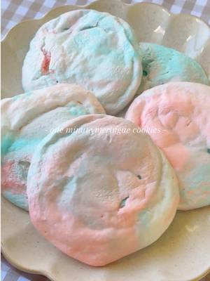 did you know you can make meringue in the microwave?  mix 300g powdered sugar with 1 egg white until it comes together into a thick, smooth dough. roll into small balls (about 1 tablespoon each) and place one ball at a time on a piece of parchment paper. microwave for 30-45 seconds, or until it puffs up and looks set on the outside (every microwave is different). let it cool completely so it can firm up, then enjoy. you can color the dough with food coloring if you’d like as well 🥰 the perfect lil sweet treat 🙂‍↕️  #meringues #dessert #easydessert #pavlova