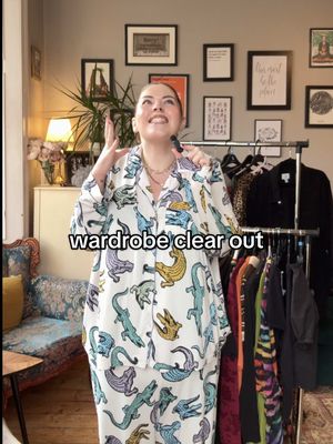 In an attempt to make my life more organised, I’m back & this time trying on tops that I’m ready to let go of 😅 (& a few jackets) 👕🧥  ✨ Vinted - poppyadams17 ✨ I have to say this is a very cathartic experience, I’m VERY much a ‘things’ & ‘stuff’ person, & it just accumulates without me even realising, so clearing out some bits in my flat is helping the ole mental health, clear space clear mind & all that 👌 #wardrobeclearout #cleaningoutmycloset #vinted #plussize #plussizefashion 