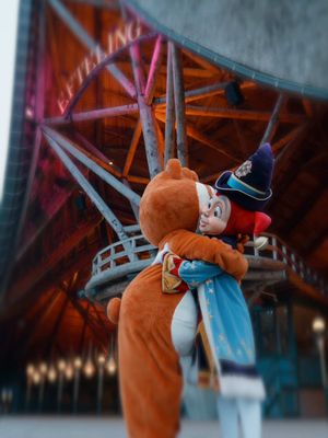 Albert Heijn en de Efteling slaan de handen weer ineen! 🧑‍🤝‍🧑🥰 Je kunt weer sparen voor de allerhoogste korting! Wij dromen al van een dagje Efteling… jij ook? ✨  