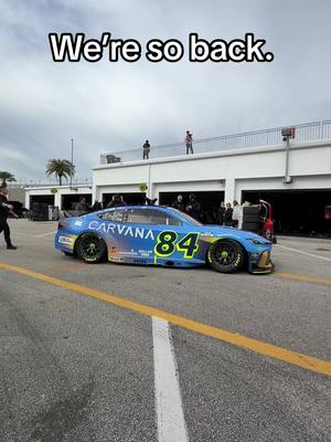 Track is hot in Daytona! @Jimmie Johnson making his way on track for practice ahead of the Daytona 500.  @Carvana 