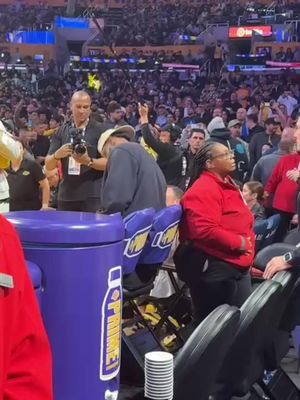 Say court side and had a very interesting conversation with LeBron James 👂🏽 #NBA #lakers #lebron #comedy 