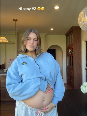 Oops forgot to let ya know I’m pregnant 😃😃 #pregnacyannoucement #pregnant #secondtrimester 