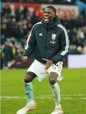 We got a flying fist pump this time 😅 #astonvilla #PremierLeague #AmadouOnana