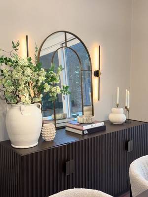 Easy floral styling hack - use less flowers for a fuller look!  #floralarrangements #interior #homeinspo 