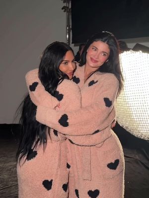 Take your sister to work day @Kylie Jenner 🤍