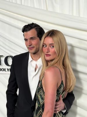 Guys this is about to your favorite show ever bc after watching the first episode at the premiere i’m hooked. Sarah is wearing Chanel & Paul is wearing Dior #lovestory 