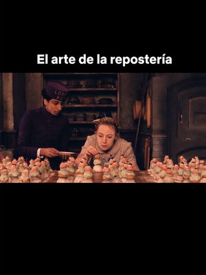 Ni el guardia se atrevió a destrozar el arte de la repostería 😌 La película #ElGranHotelBudapest ya está disponible 🏨 #HotelBudapest #WesAnderson #WesAndersonFilm #SaoirseRonan #Cinema #Film #Arte #PeliculasNetflix #fyp
