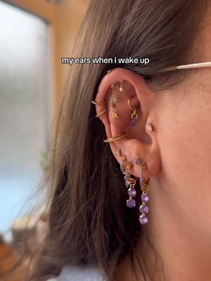 not sure if they always do this but for some reason i noticed the dents this morning 😅 #piercingtok #earcuration #earpiercing #earstyling #earstacking 