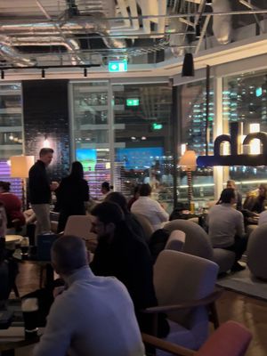POV: It’s Thursday night at Pitch Wharf 🍻🥂 #canarywharf #happyhour #pitchwharf #londonbars #londonhotspots 