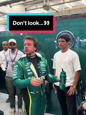 Totally nonchalant right? 👀 @Fernando Alonso @Carlos Alcaraz 🧠❤️🥚🥚 #AstonMartinF1 #FernandoAlonso #CarlosAlcaraz #F1TikTok #F1 