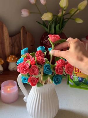 The only bouquet we want this Valentine’s Day. Who knew Sours could be so sweet? 💐💥