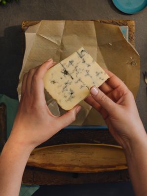 This incredible mixed-milk blue from Hook’s Cheese is NOT kidding around!  🧀: Hooks Cheese 📍: Mineral Point, WI #TheStateOfCheese