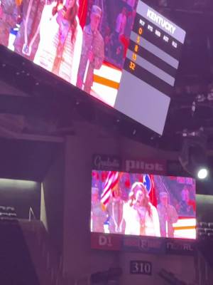 Back at it ! Go America and Go Vols! 🇺🇸🏀🤘🏻 #nationalanthem #tennesseevols #collegebasketball #knoxville 