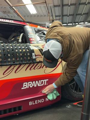 That’s a proud owner helping his crew. | #NASCAR 