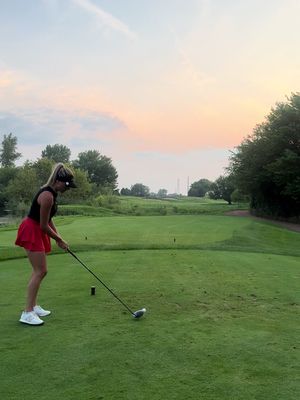 What is this song HAHAHAHAH  Kinda love it tho #golf #girlsgolftoo #sunsetgolf 