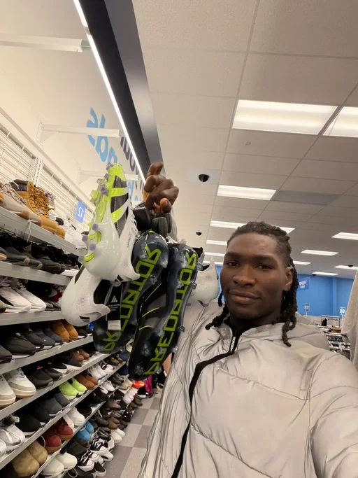 TODAY’S HAUL, ARE WE ACTUALLY BACK?🤯 #Soccer #football #rossfinds #soccercleats #fyp 