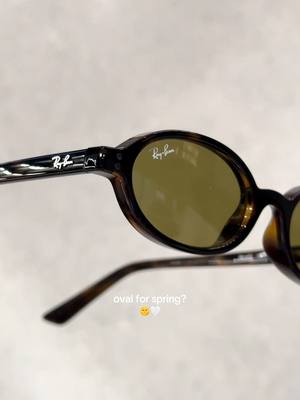 Khal captures the rhythm of a generation that never stays still, bringing fashion-forward confidence to its bio-based frame and bio-based nylon lenses. The oval silhouette merges a cool edge with classic design #RayBan 